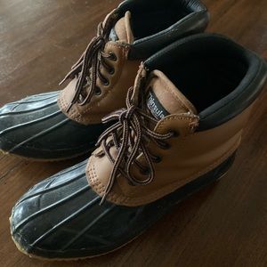 Mens (gently used) 3M Thinsulate winter lace up boots size 10